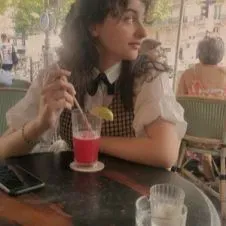 Baby-sitter étudiante à Paris 