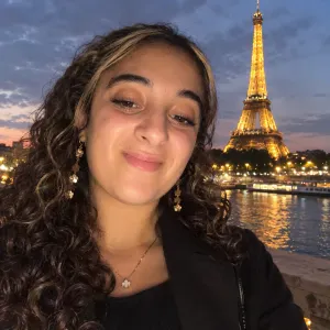 Babysitter étudiante, sérieuse et disponible le week-end » 🌸