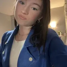 baby-sitter amusante et patiente