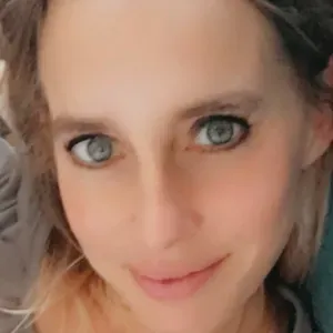 Titulaire d un bac  littéraire et d'une licence d'anglais