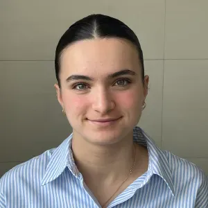 Baby-sitter expérimentée, motivée et souriante ! 