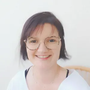 Accompagnante éducative et sociale - garde d'enfants 