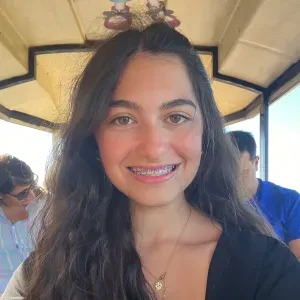 Babysitter com experiência em São Martinho do Porto 