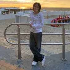 Baby-sitter enthousiaste et attentive 