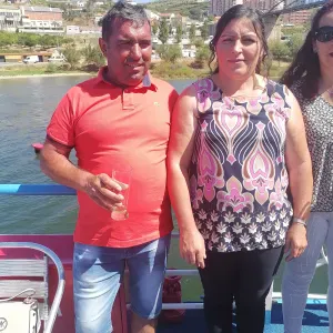 Disponible pour le nettoyage et repassage. 