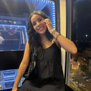 Universitaria buscando cuidar niños fin de semanas 