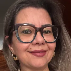 Professora com mais de 10 anos de experiência 
