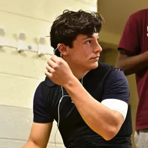 Jeune baby-sitter motiver sérieux et sportif 