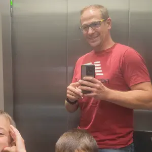 Buscamos niñera en Colmenar Viejo. nativo o inglés avanzado