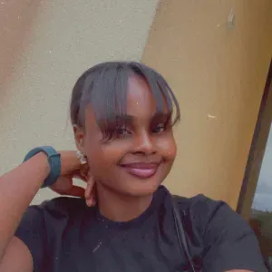 Baby-sitter anglophone disponible pour un emploi