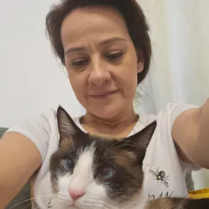 Cat sitting services. Your babies are in safe hand. 