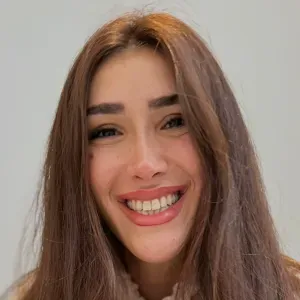 English & French speaking babysitter - fun and caring