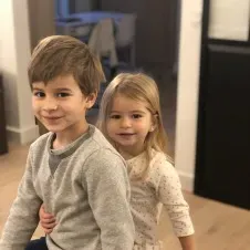 Niñera LUN-VIER salida del cole para 2 niños (6 y 8 años)