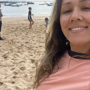 Profissional de limpeza de casas e escritórios.