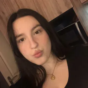 Étudiante bienveillante (garde d'enfants/aide aux devoirs)