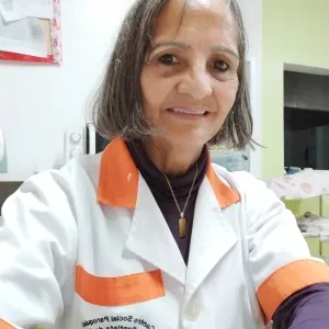 Cuidador complacente em arrifama 