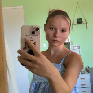 Baby-sitter expérimentée avec passion pour les enfants
