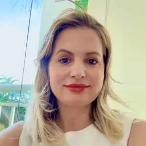 Addetta pulizie con 10+ anni esperienza 