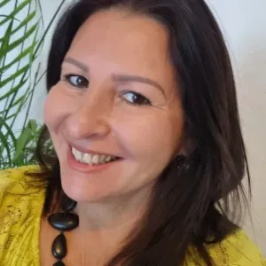 Nounou mit Erfahrung und Referenzen disponible