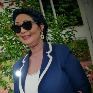 Ex Baby sitter qui sait jouer ses roles.