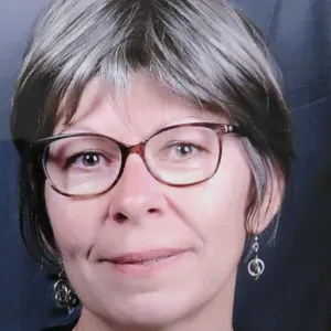 Baby-sitter expérimentée à 15 km autour de La Clayette 