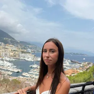 Ana - baby-sitter de 20 ans expérimentée :))