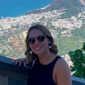 Babysitter com mais de 6 anos de experiência