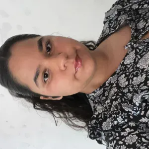 Babysitter com formação em animação 