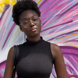 Baby-sitter avec expérience et disponibilité le week-end 