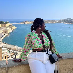 Je cherche une baby-sitter à domicile