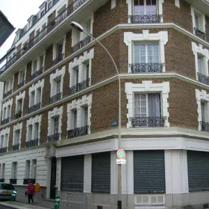 Ménage à Courbevoie (vers la gare de Courbevoie)