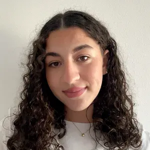 Baby-sitter motivée – expérience maternelle & enfants 