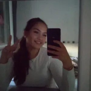 Babby-sitter drole jeune et experimentée