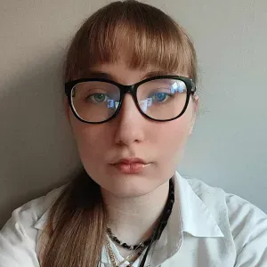 Odpowiedzialna opiekunka do dziecka 