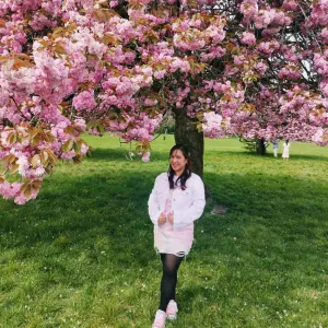 I'm a nurse and experienced Baby sitter