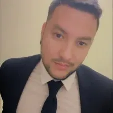 Cuidador de mascotas con toda la experiencia