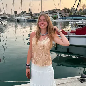 Babysitter sérieuse, étudiante en médecine