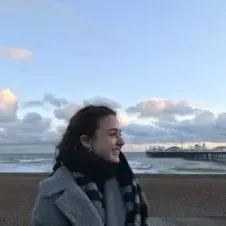 Baby-sitter pour sorties d'école et gardes à Paris