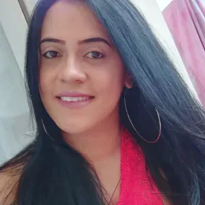 Addetta alle pulizie con attenzione e disponibilità..