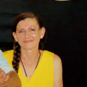 Femme de ménage ancienne agent d'entretien des locaux.
