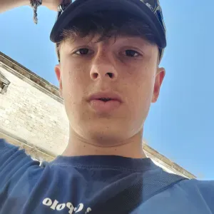 Schüler der zwölften Klasse sucht einen Job als Babysitter