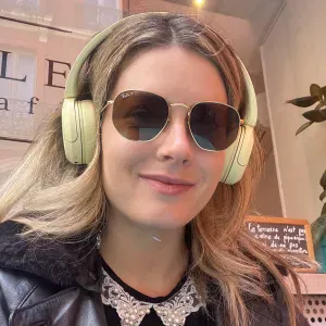 English speaking babysitter available for fun activities 