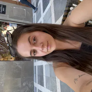 Niñera con experiencia para rutinas de mañana