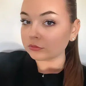 Jeune femme motivée pour répondre à vos attentes 