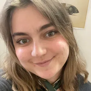 Baby-sitter super chouette à Nantes ✨