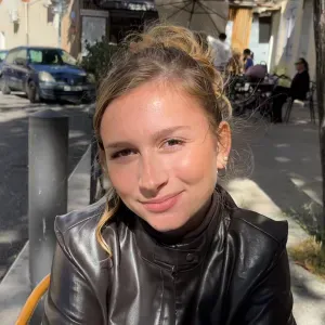 Baby-sitter douce et bienveillante