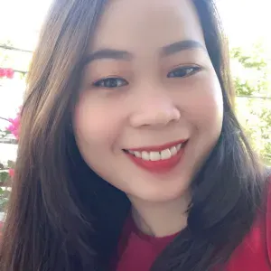 A professional baby sister is looking for a job