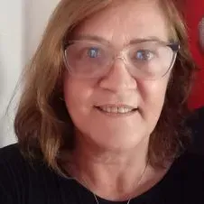 Cuidadora experiente, com veiculo e carta de condução