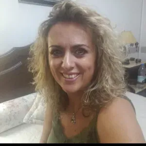 Procuro empregada de limpeza 