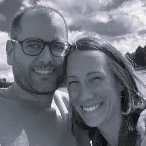 Garde de nos 2 filles les mercredis. Studio en échange.